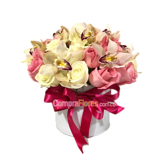 Rosas con Orquidea cymbidium